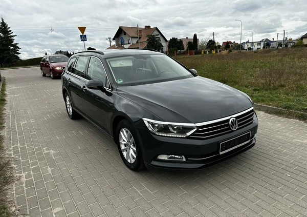 Volkswagen Passat cena 46900 przebieg: 287517, rok produkcji 2014 z Pieniężno małe 79